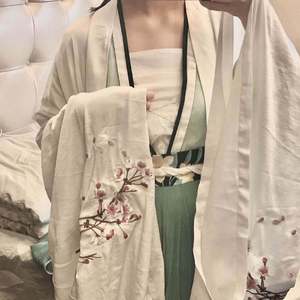 美女流出尿来黄片
